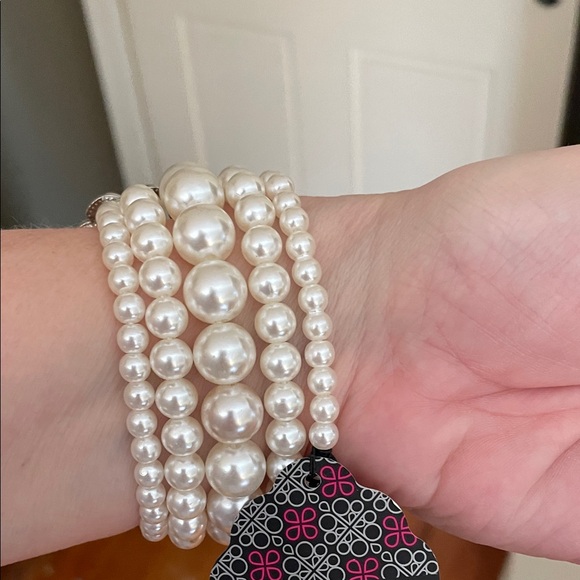 Paparazzi White Pearl and Silver Crystal stretch bracelet. - Picture 5 of 5